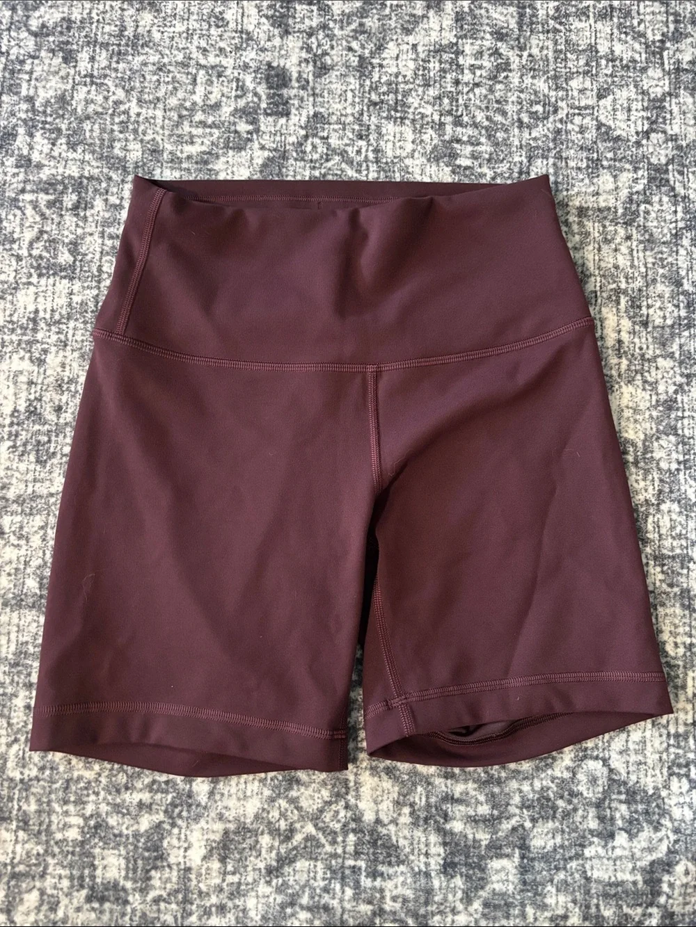Lululemon Women’s Wunder Train Short 6” - size 6 - goodnight plum